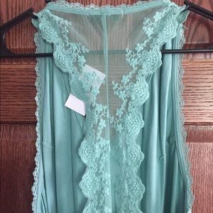 NEW buckle tank, size large